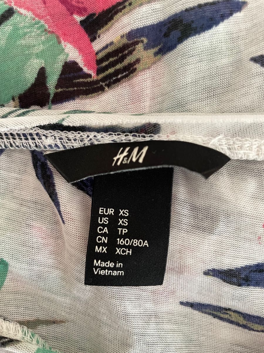 H&M ボタニカル柄ワンピース