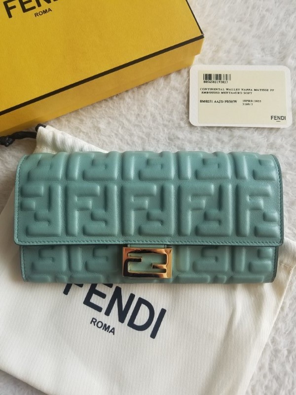 おしゃれ】 コンチネンタル バゲット FFロゴ フェンディ FENDI 新品 長