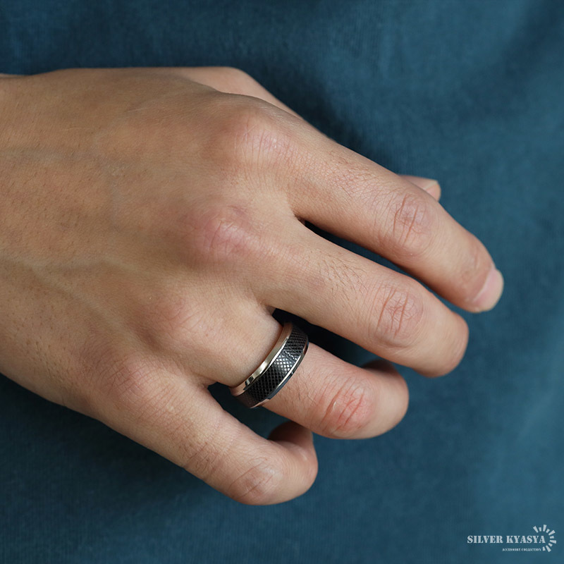 メンズリング シンプルリング 黒 ブラック 男性 指輪 おしゃれ かっこいい 付けっぱなしOK 安心ステンレス製 (17号)_画像6