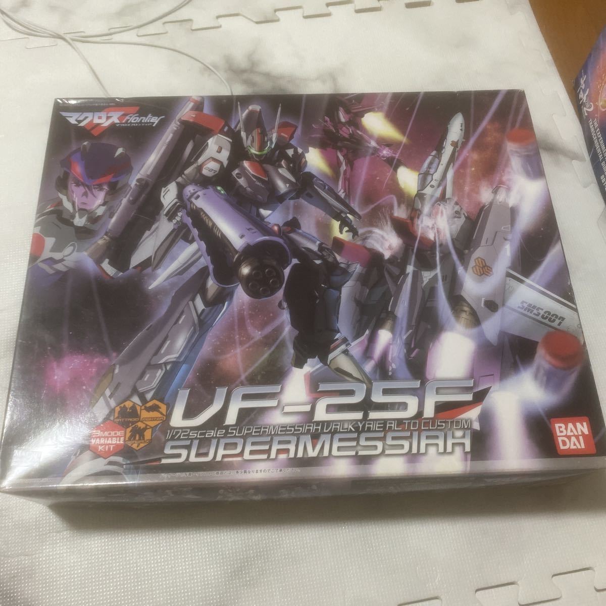 1/72 VF-25F スーパーメサイアバルキリー アルト機 プラモデル未組立