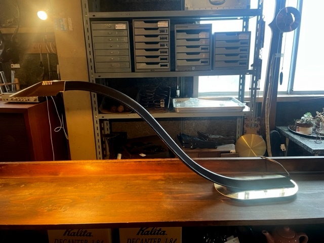 ヴィンテージ　Mobilia　レザーと真鍮ベースのコブラ デスク ランプ　/　卓上照明　モビリア　ベッドランプ　ライト　イタリア