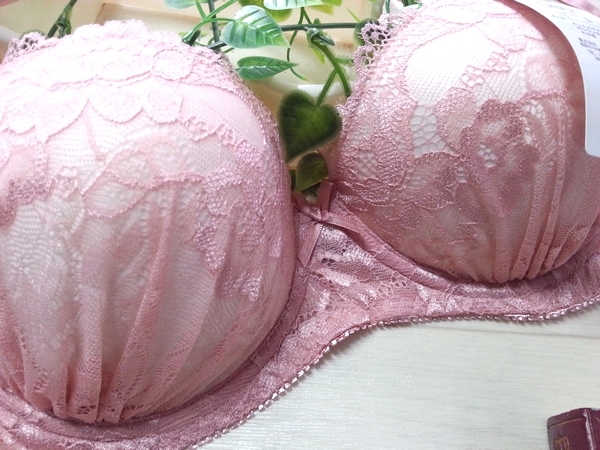D90☆ノンワイヤーなのに谷間メイク 美胸 Ｗパッド モールドカップ らくらくきれいブラ ピンク系 F605の画像2
