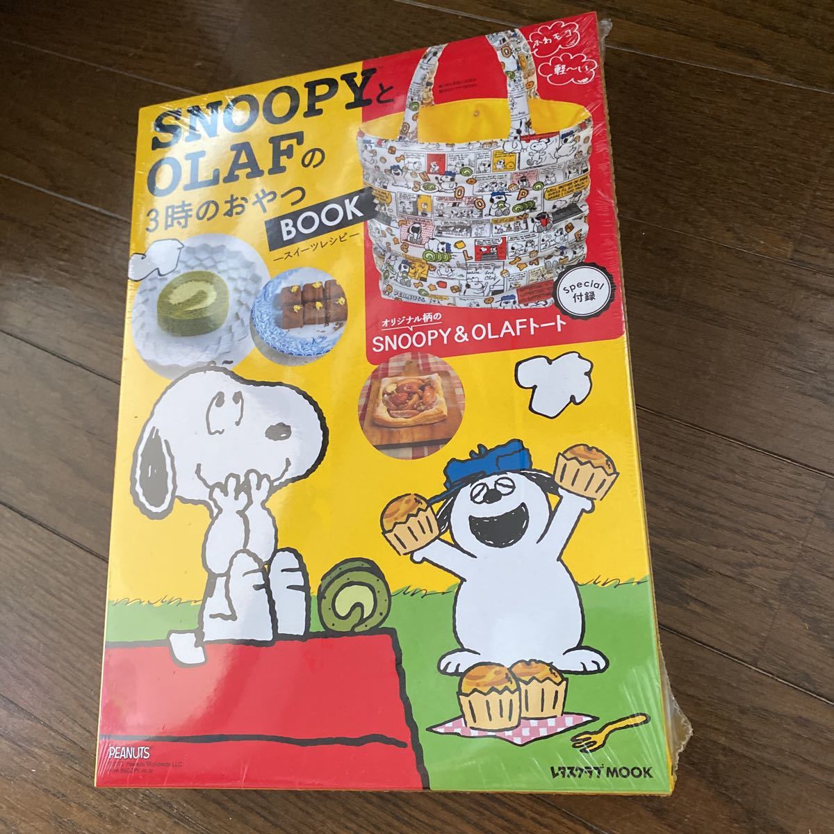 未開封品　デッドストック　倉庫保管品　書籍　KADOKAWA SNOOPYとOLAFの3時のおやつBOOK オリジナル柄　トート_画像2