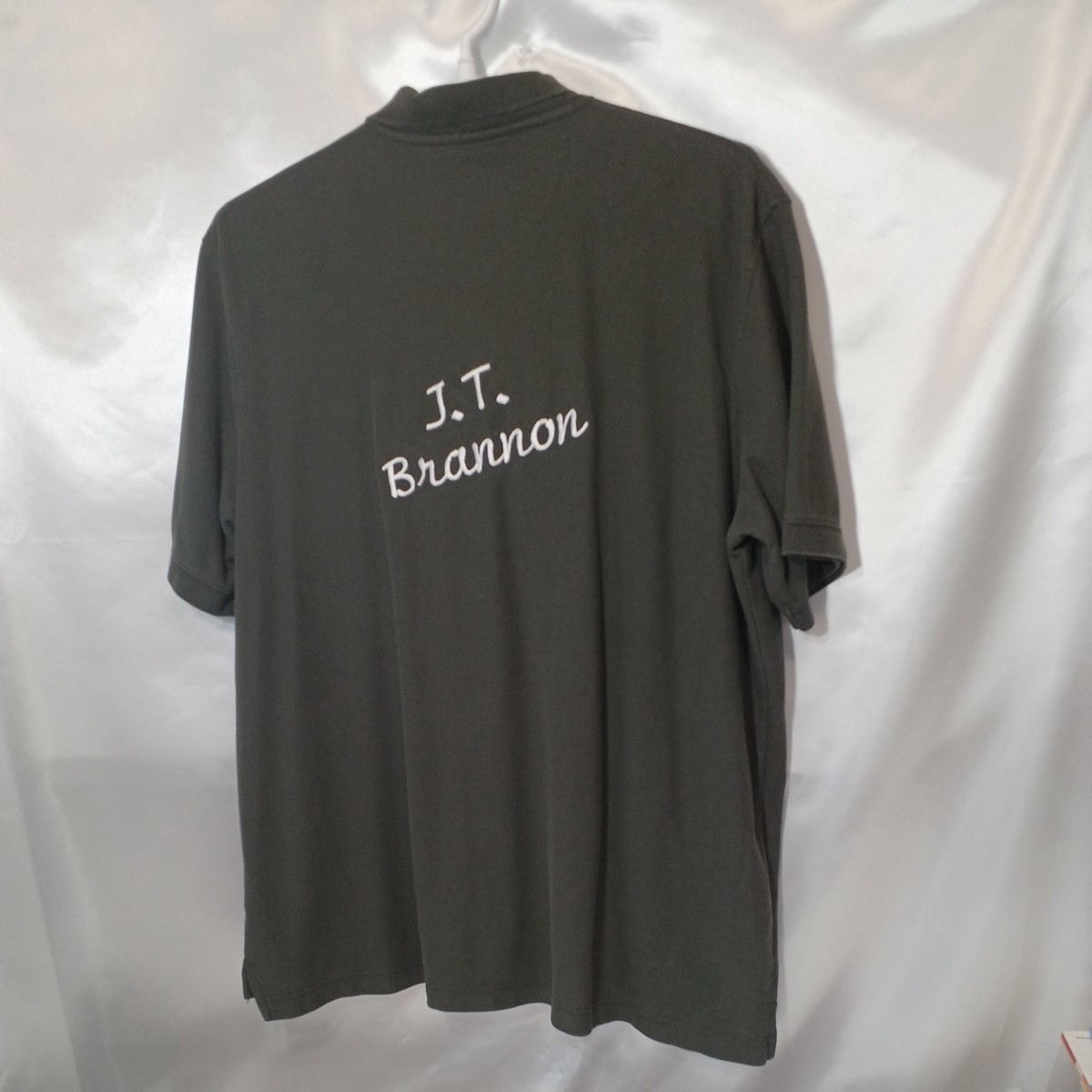 zcl-59♪アメリカユーズドbowling pro shopJ.T.Brannon背刺繍ネームポロシャツUS-XLサイズ(日本サイズ2XL相当)アーミーカラー_画像4