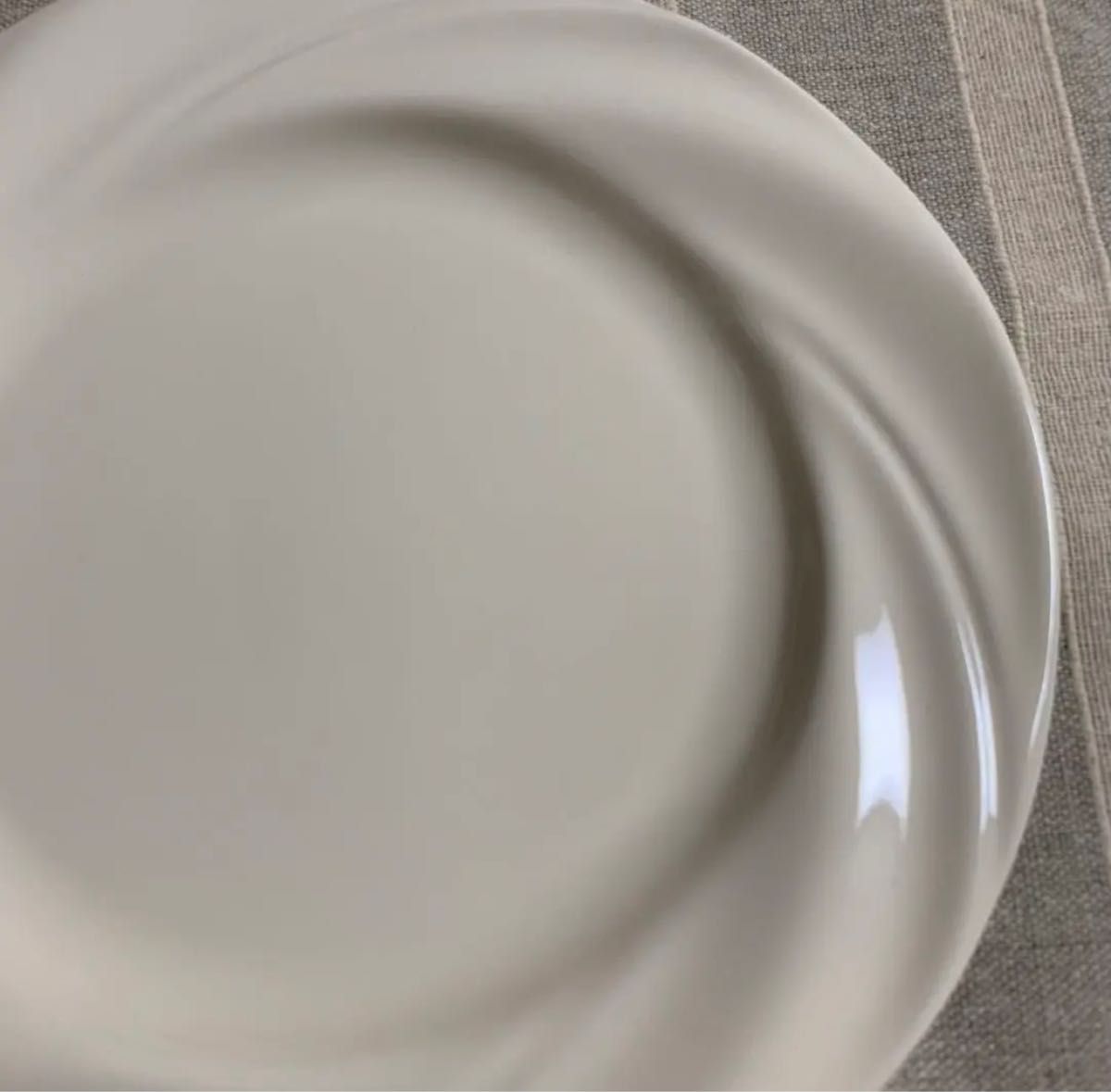 【送料無料/新品】　韓国風お皿　レトロラインプレート　レトロプレート