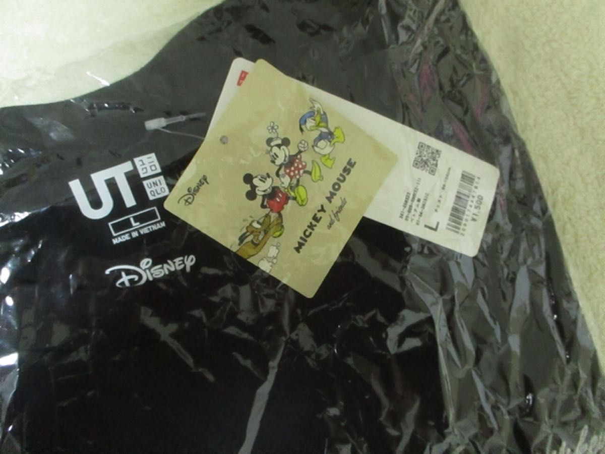 UNIQLO　ディズニー・ビヨンド・タイム UT グラフィックTシャツ（半袖・レギュラーフィット）ミッキーマウス