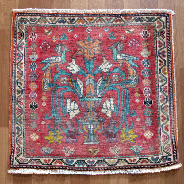 ギャッベ イラン産ギャベ（カシュガイ） 座布団サイズ 60×64cm 天然ウール100％ 手織り （品番：ZP-932）