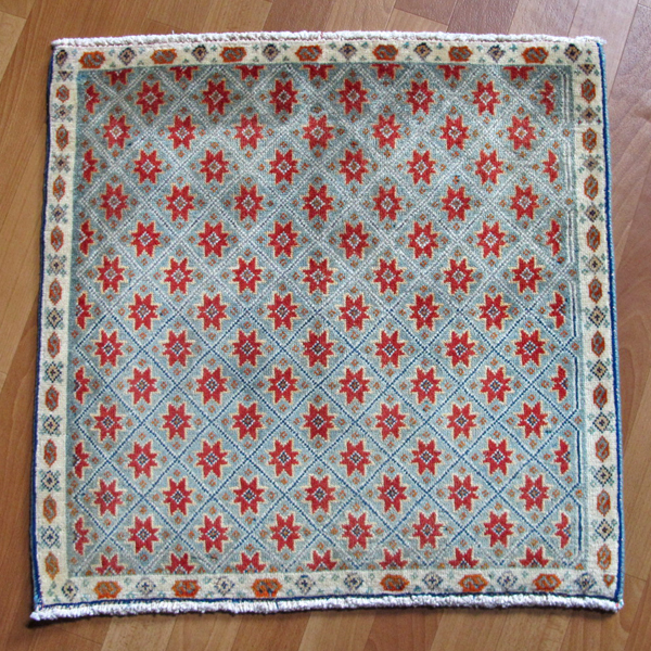 ギャッベ イラン産ギャベ（カシュガイ） 座布団サイズ 66×68cm 天然ウール100％ 手織り （品番：ZP-1362）