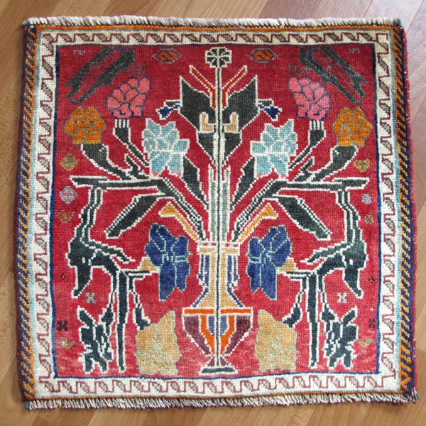 ギャッベ イラン産ギャベ（カシュガイ） 座布団サイズ 56×59cm 天然ウール100％ 手織り （品番：ZP-1360）