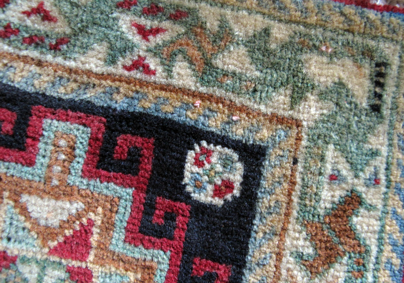 ギャッベ イラン産ギャベ（カシュガイ） 座布団サイズ 65×73cm 天然ウール100％ 手織り （品番：ZP-1357）_画像4