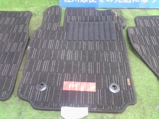 トヨタ ピクシスメガ LA710A フロアマット マット カーペット 絨毯 1台分 3枚 セット 汚れ少々 現状販売 中古_画像3
