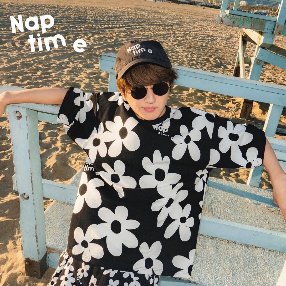 Nissy naptime フラワー総柄プリントTシャツ(ブルー) Mサイズ-