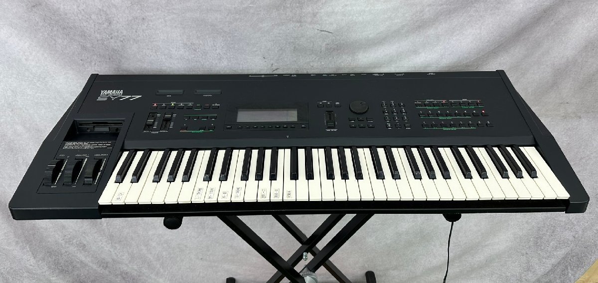 □t511 現状品☆YAMAHA SY-77 ヤマハシンセサイザーハードケース付き