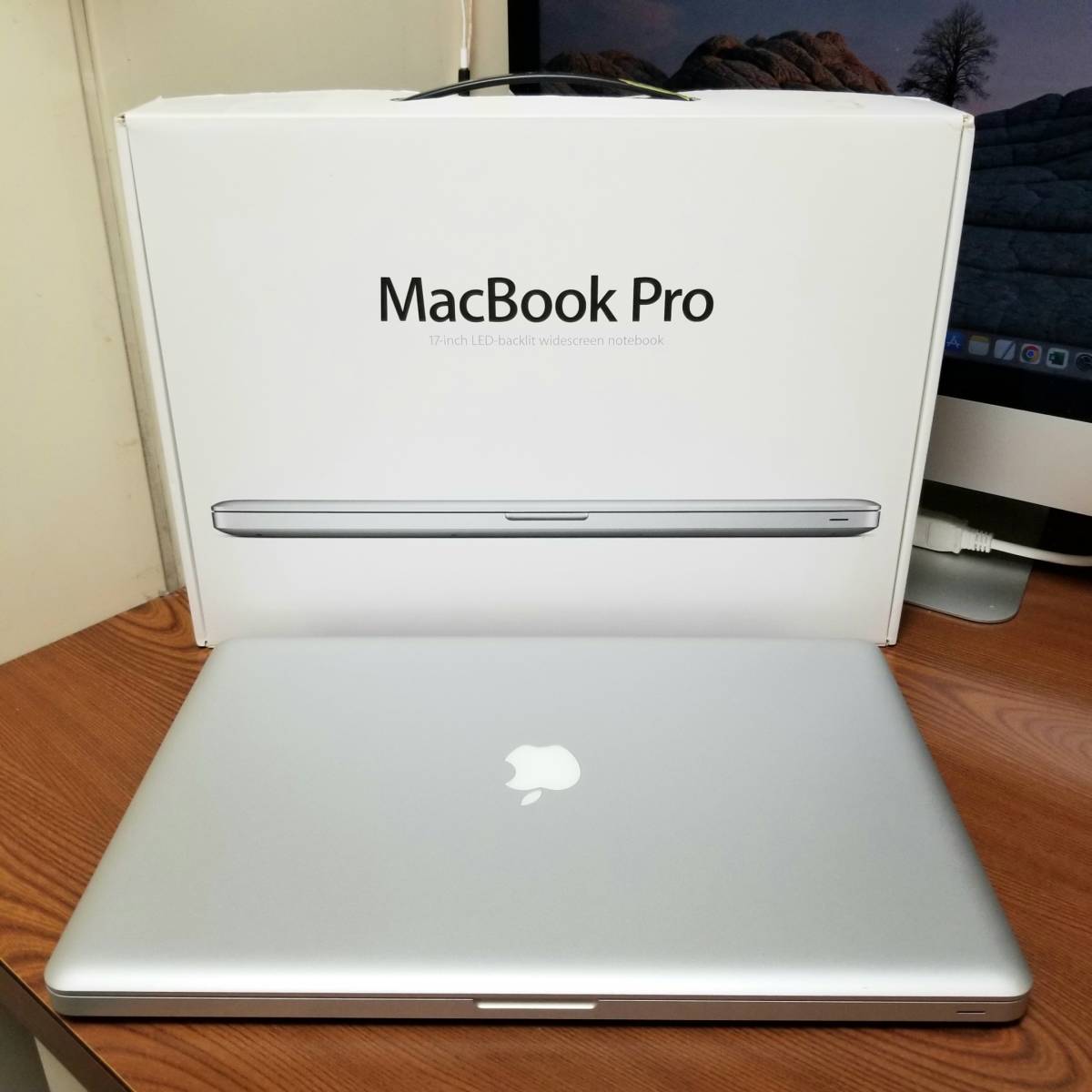 美品 Macbook Pro 17インチ Early 2011 Core i7-2720QM/16GB/新品