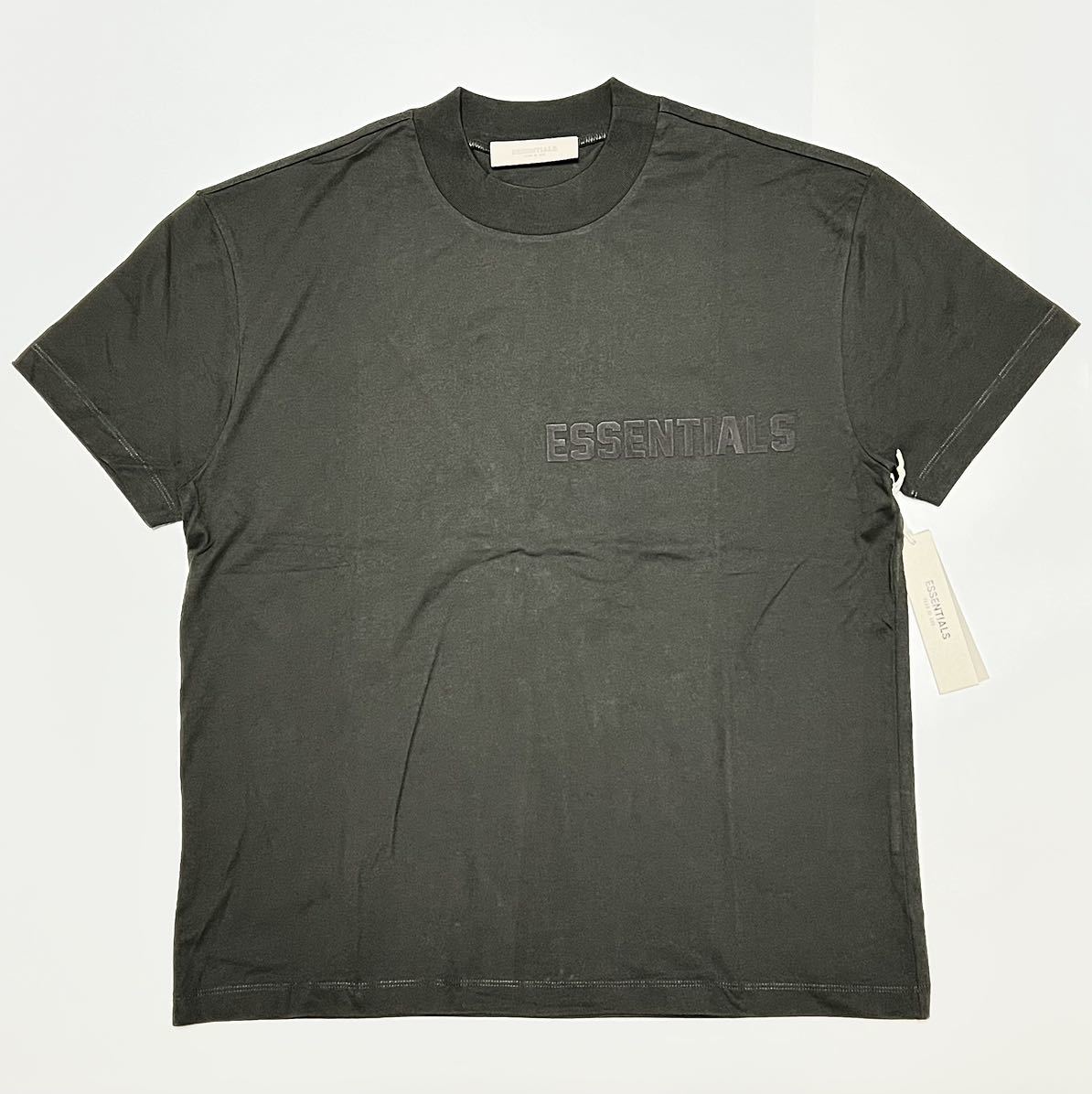 S 新品 正規品 FOG エッセンシャルズ Fear Of God Essentials フロッキー ロゴ Tシャツ 半袖 ロゴＴ オフブラック カーキ