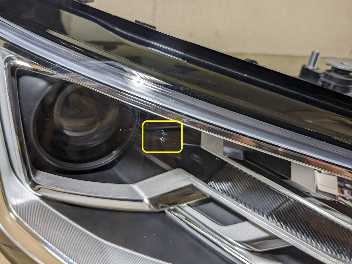 アウディ A1 8X 後期 純正 ヘッドライト 右 中古品 8XA941006A ヘッドランプ HID キセノン LED ライト_レンズに傷あります。