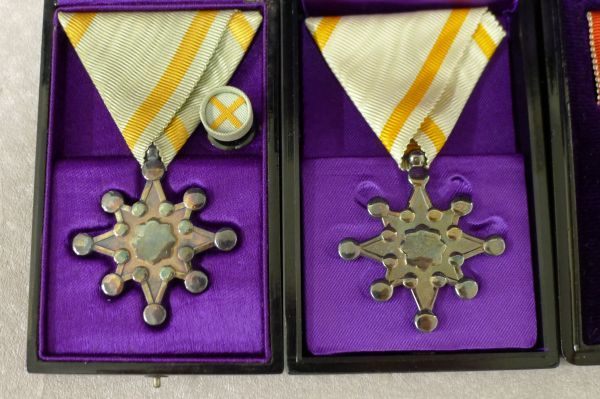 R501 支那事変(日中戦争)従軍記章 勲七等瑞宝章 勲八等白色桐葉 R501 支那事変(日中戦争)従軍記章 勲七等瑞宝章 勲八等白色桐葉