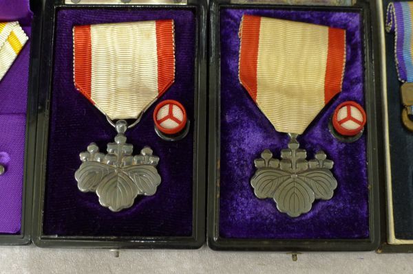 R501 支那事変(日中戦争)従軍記章 勲七等瑞宝章 勲八等白色桐葉 R501 支那事変(日中戦争)従軍記章 勲七等瑞宝章 勲八等白色桐葉