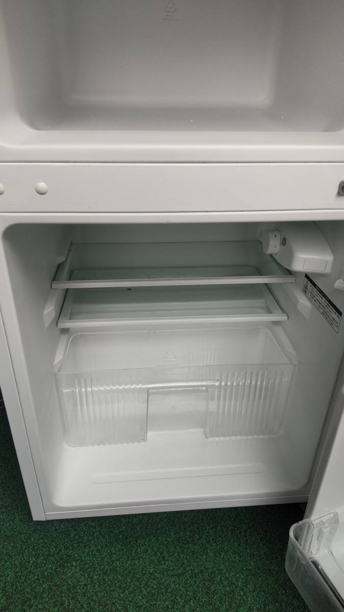ヤマダ電機 ２ドア冷凍冷蔵庫 HERB Relax ノンフロン 品番はYRZ－C０９Ｂ１ 取扱い説明書あり 全容量は９０L、２０１５年製_画像4