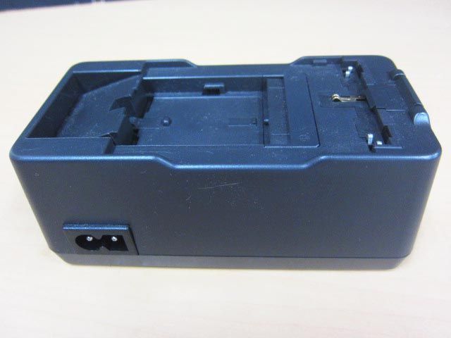 【通電確認のみ】SONY ソニー AC POWER ADAPTOR AC-V700 ACチャージャー パワーアダプター 充電器 Handycam_画像3