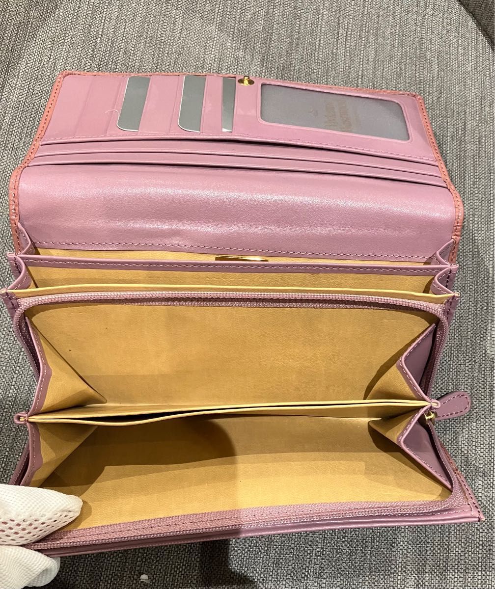 新品・未使用品】 箱付き Vivienne Westwood リボン オーブ 新品・未使用品】 箱付き Vivienne Westwood リボン オーブ