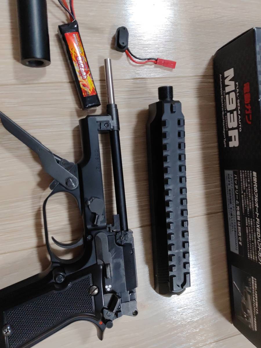 マルイ M93R 高初速 リポバッテリー充電器付 内外装カスタム マルイ M93R 高初速 リポバッテリー充電器付 内外装カスタム