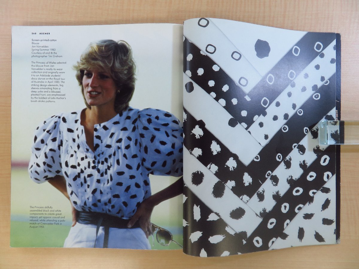 Ascher: Fabric, Art, Fashion』1987年V&A美術館刊 アスカー夫妻テキスタイルデザイン作品集 英国ファッションデザイン ダイアナ妃 - その他 Ascher: Fabric, Art, Fashion』1987年V&A美術館刊 アスカー夫妻テキスタイルデザイン作品集 英国ファッションデザイン ダイアナ妃 - その他