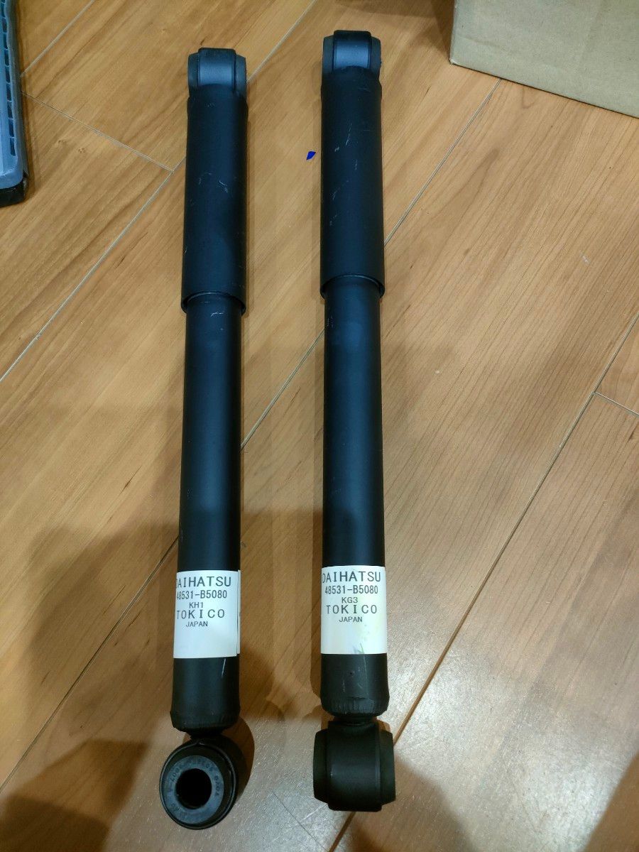 ハイゼットトラック 500系純正ショック 新車外し リアショック ハイゼットトラック 500系純正ショック 新車外し リアショック