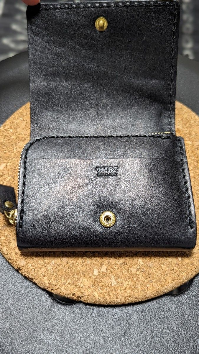 HERZ 小型の二つ折り財布 WS-64-BK 黒 - 折り財布