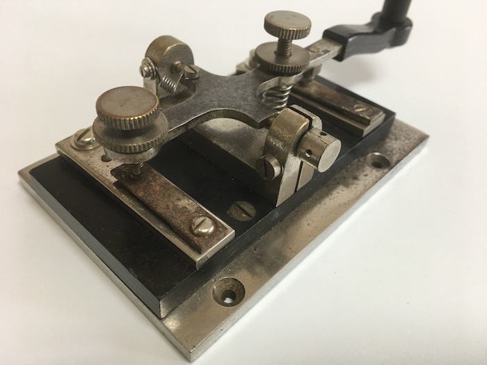 【激レア 骨董品】手動電鍵ニ型 モールス信号器(旧陸海空共通仕様) Yahoo!オークション - 電鍵 モールス信号 旧日本陸軍対空二号
