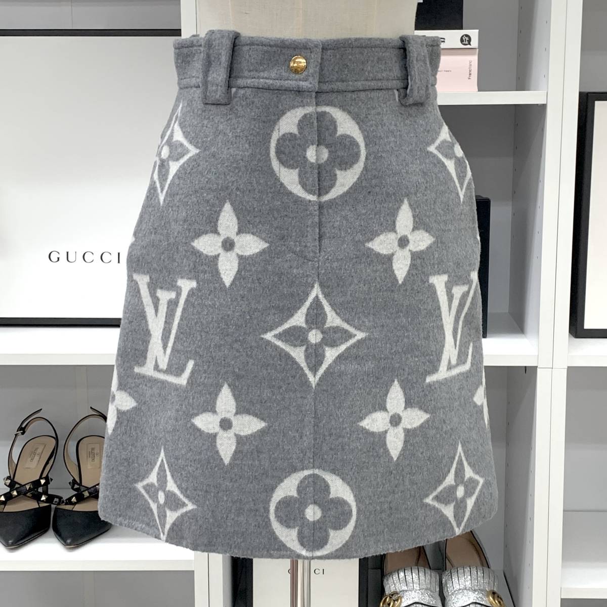 7196 unused Vuitton wool ja Ian to monogram skirt gray 