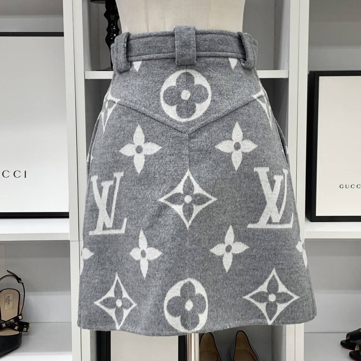 7196 unused Vuitton wool ja Ian to monogram skirt gray 