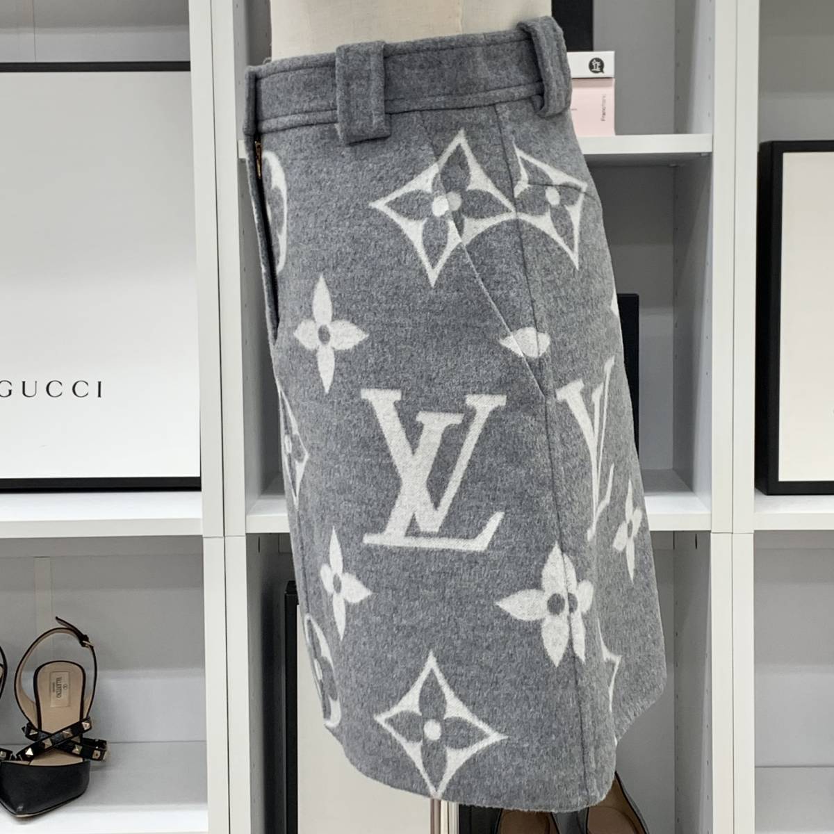 7196 unused Vuitton wool ja Ian to monogram skirt gray 
