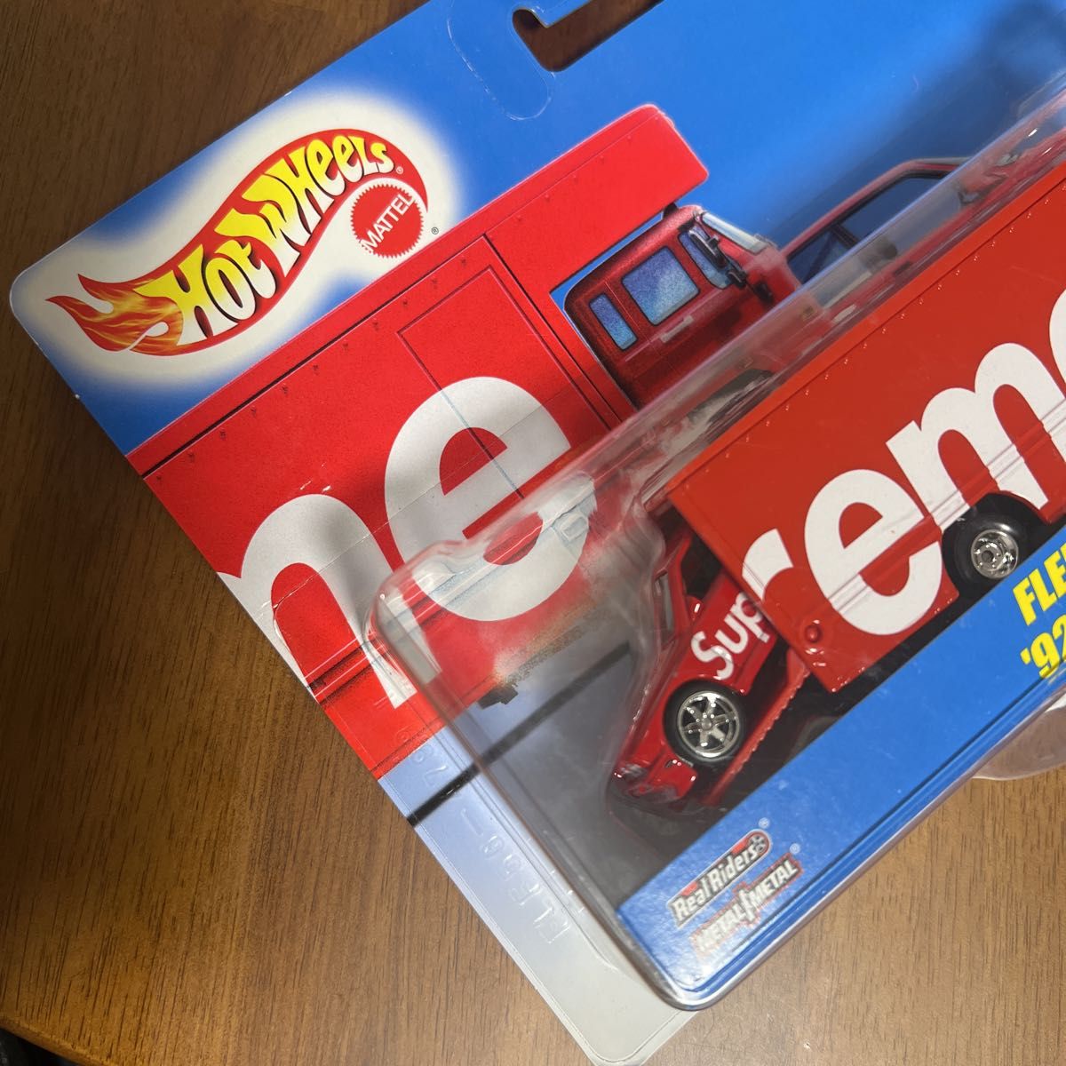 Supreme Hot Wheels Fleet Flyer + 1992 BMW M3 19SS Supreme Hot Wheels Fleet Flyer + 1992 BMW M3 19SS
