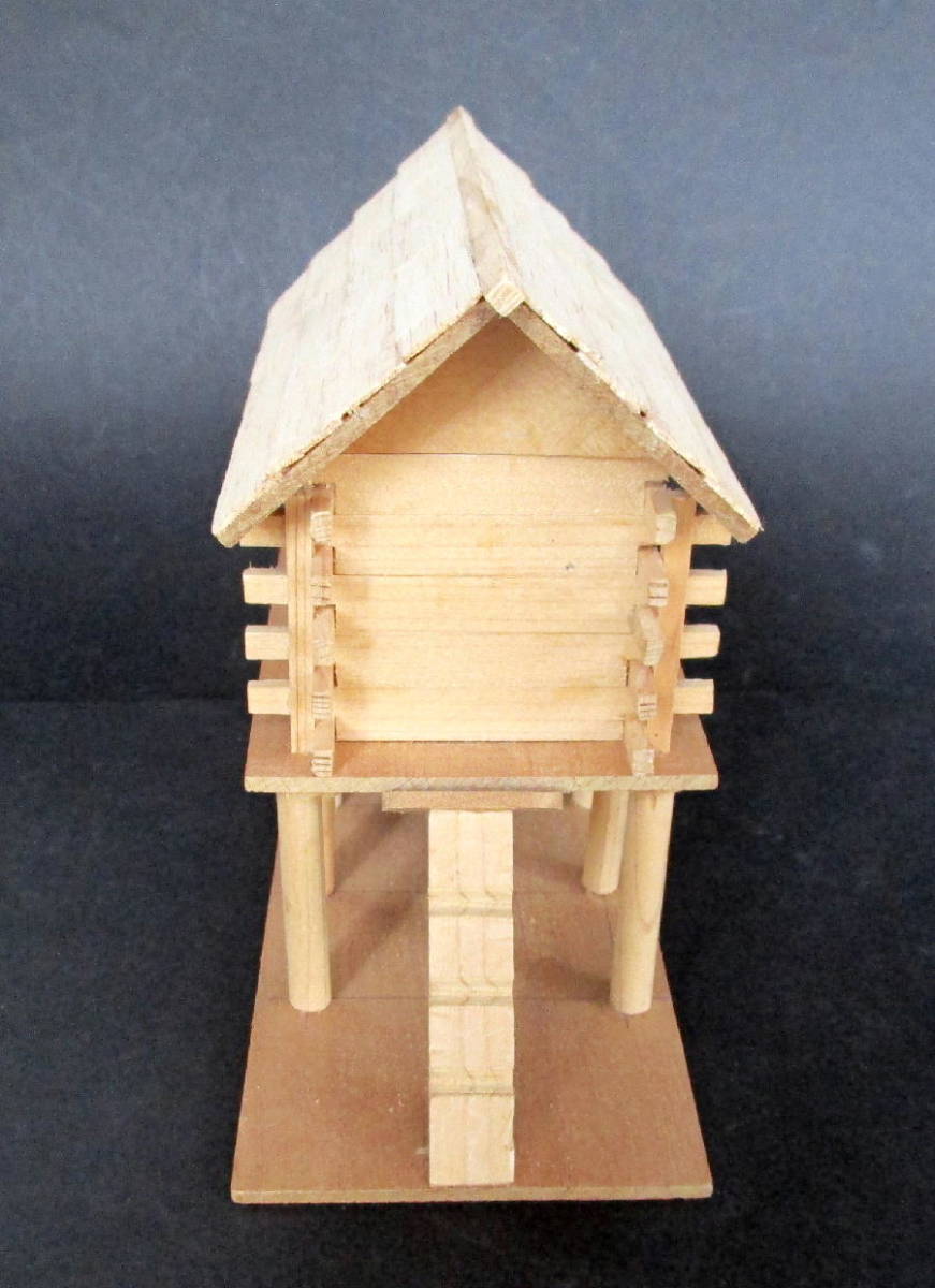 ヤフオク 木製模型 高床倉庫 弥生時代 ネズミ返