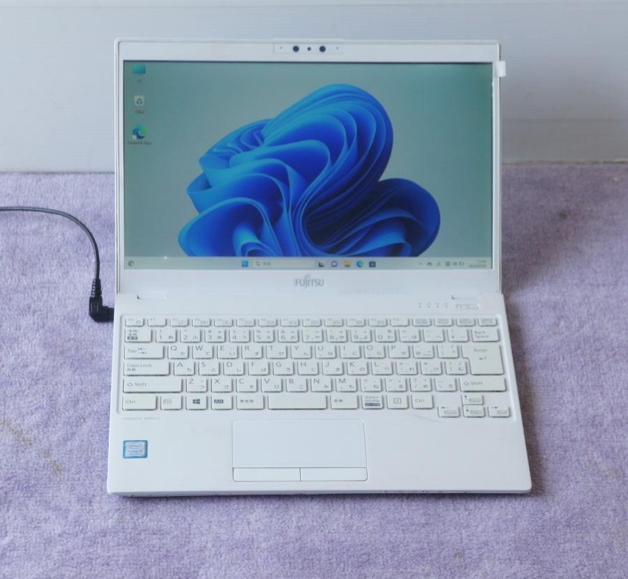 328・第8世代CPU搭載・UH90/D2・Core i5-8265U/8GB/SSD256GB/13.3