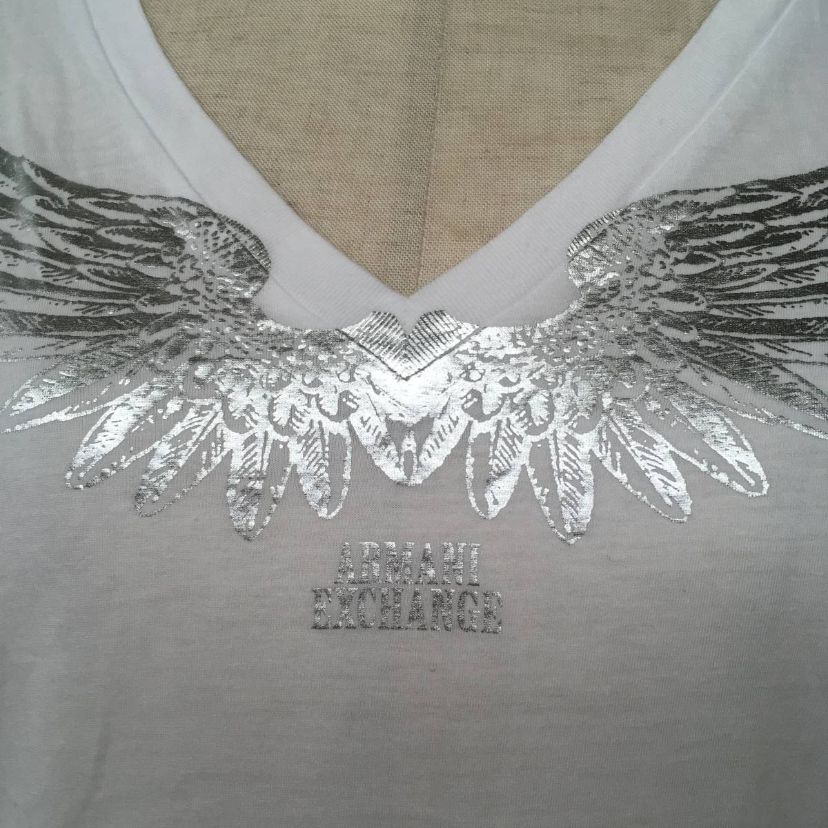 ARMANI EXCHANGE アルマーニエクスチェンジ 羽 美品 シルバープリントTシャツ_画像2