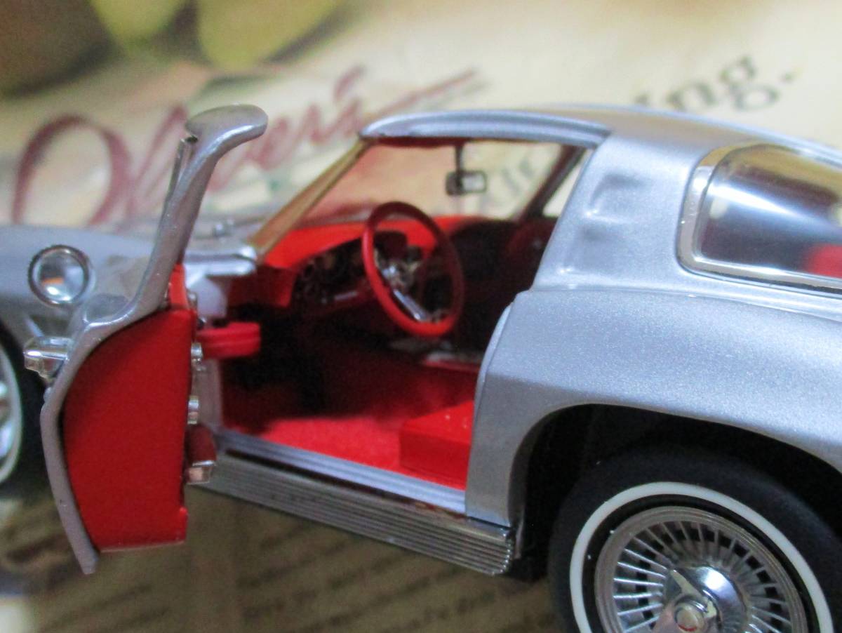 * ultra rare out of print * Franklin Mint *1/24*1963 Chevy Corvette Sting Ray Fiberglass