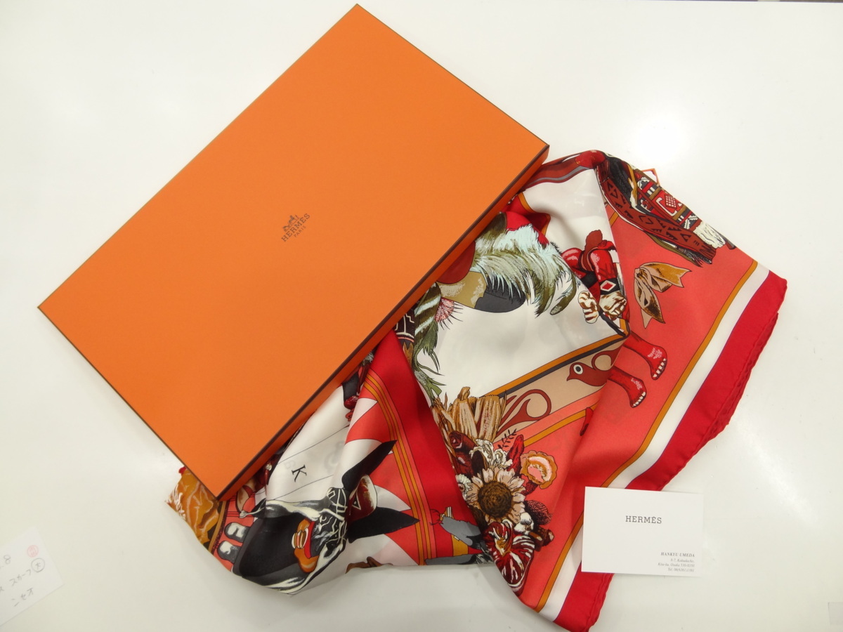 新品同様♪ HERMES カレ140 シルクスカーフ カチナ レッド×ホワイト カーミット・オリバー SILK100％ HERMS PARIS CARRE140 Kachinas ☆P_画像4