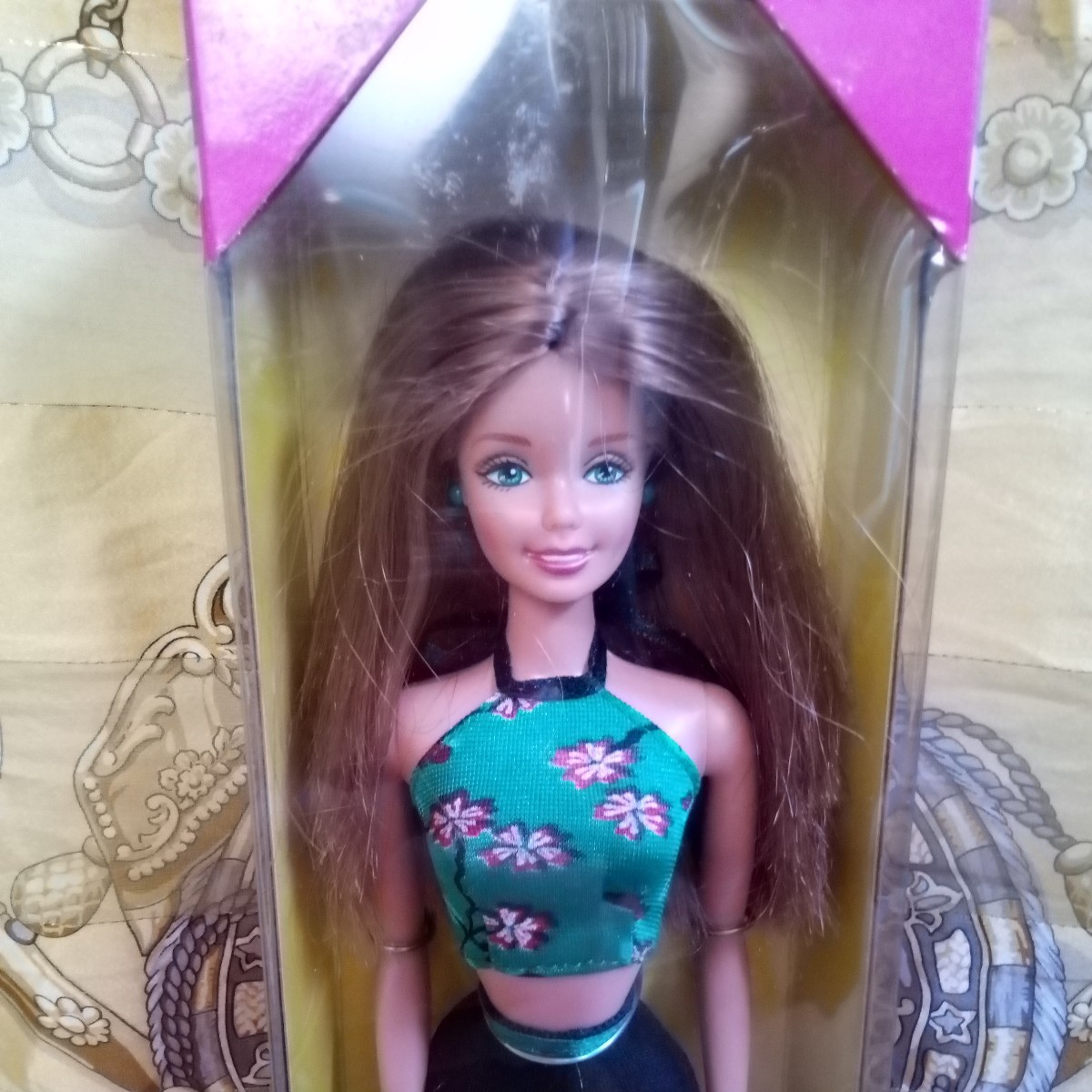 マテル　Barbie　新品未使用”バービースタイルファッションアベニュー“黒パンツスタイル　外箱スレ傷あり。_画像1