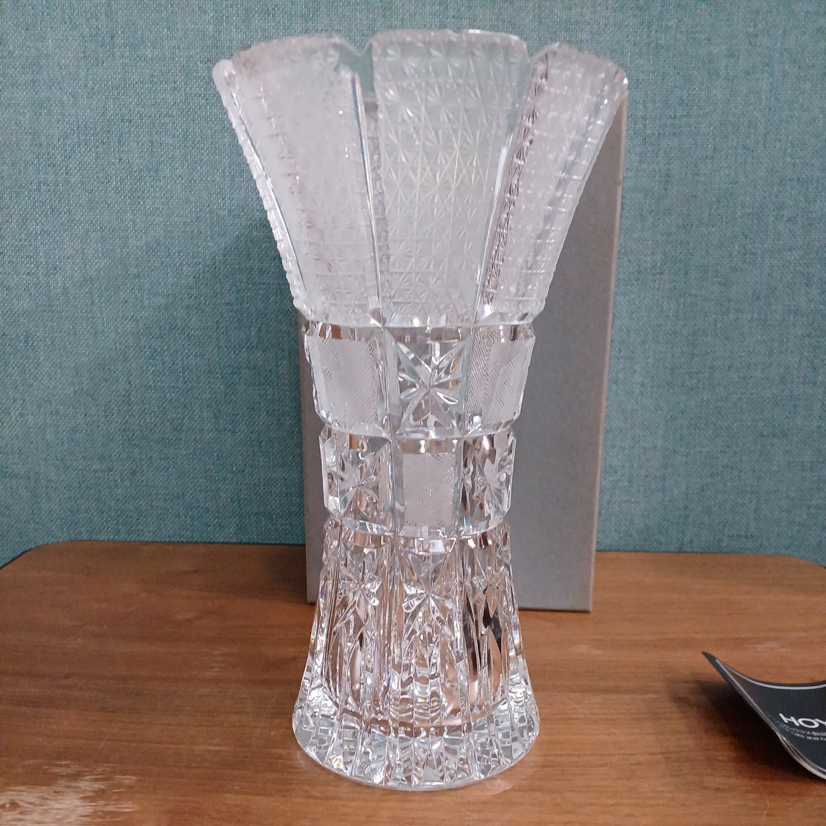 HOYA CRYSTAL クリスタルガラス フラワーベース CFS423D ポーランド製 保谷ガラス 花瓶 花器 花入れ インテリア 置物 未使用 長期保管品の画像2