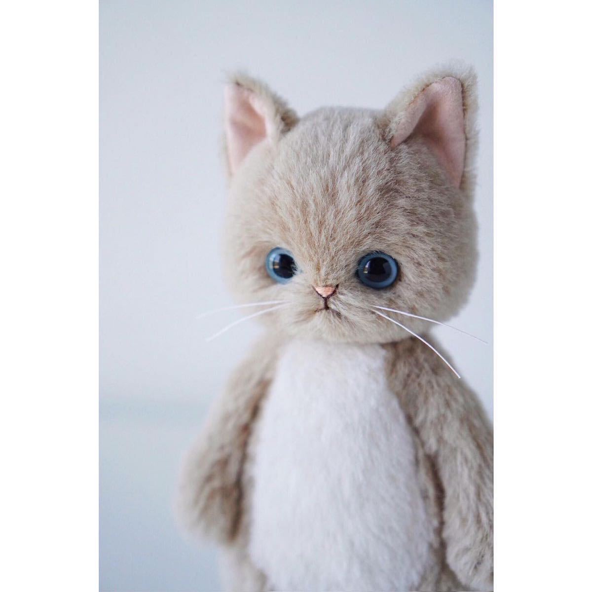 グレージュ猫ちゃんと青いアヒルさん 猫ぬいぐるみ parico doll グレージュ猫ちゃんと青いアヒルさん 猫ぬいぐるみ parico doll