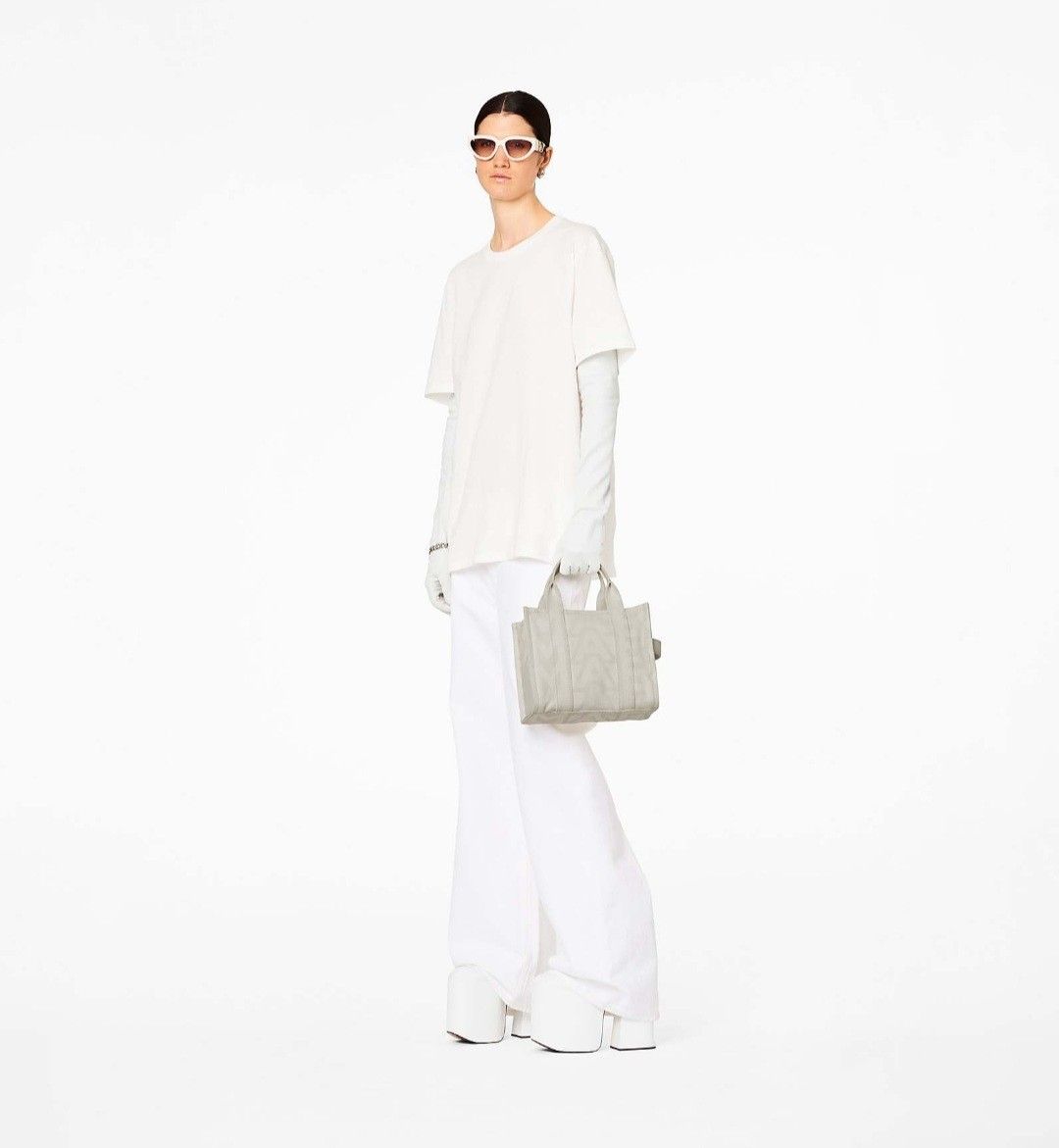 MARC JACOBS 女性アウトラインモノグラムトートバッグ MARC JACOBSザ アウトライン モノグラム トート バッグ スモール