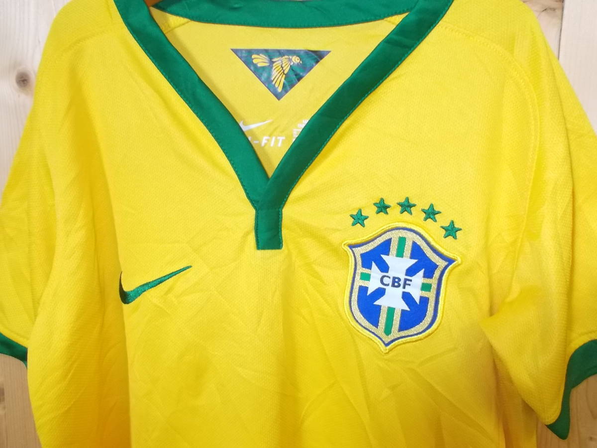 e292◆サッカー ブラジル代表 ユニフォーム◆サイズS 子供 ボーイズ NIKE製 サッカーユニフォーム ブラジル製 イエロー色 送料360円 5G_画像2