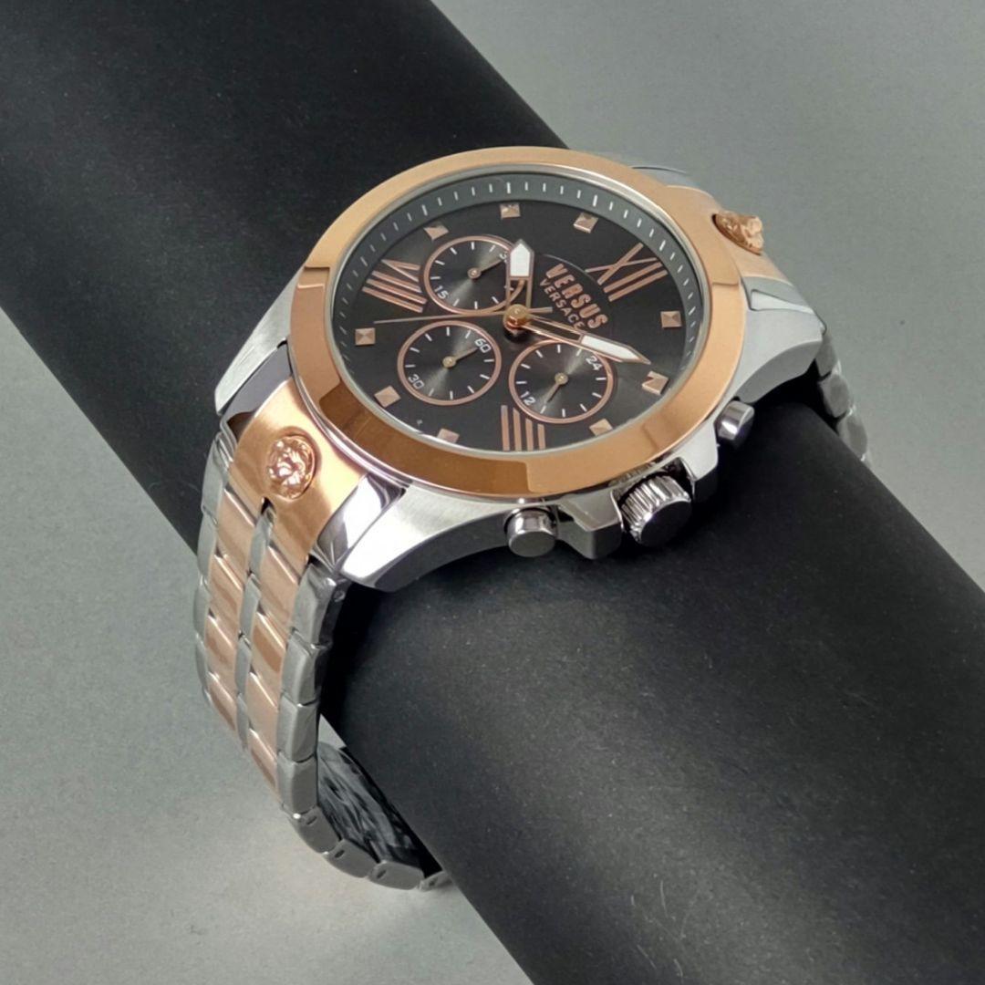 ブロンズカラー/ダークグレー■箱付属【新品】ヴェルサス・ヴェルサーチ 腕時計 シルバー メンズ 44㎜ クォーツ クロノグラフ かっこいい