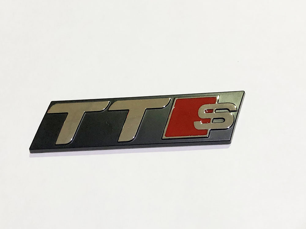 アウディ TT 8J TTSエンブレム リア エンブレム 両面テープ付_画像2