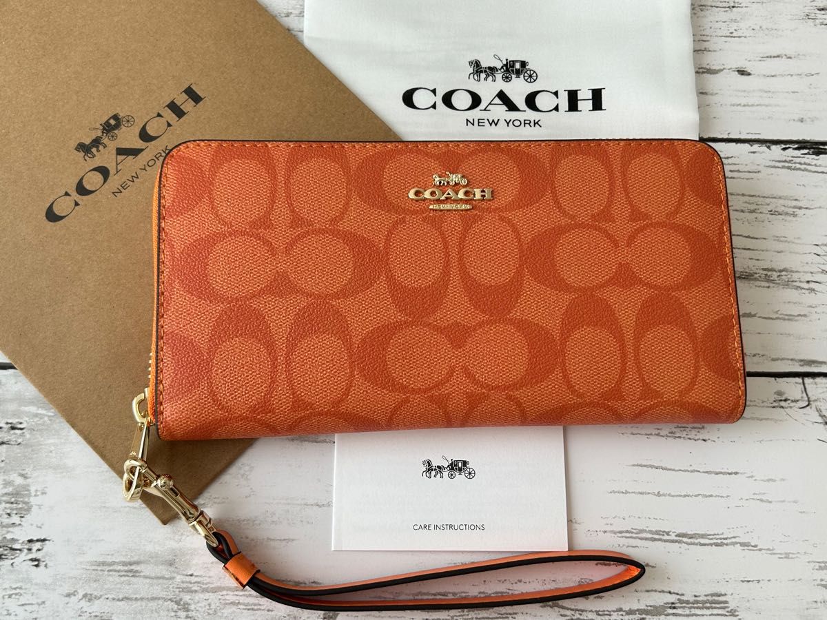 最新情報 【新品♡未使用】COACH コーチ シグネチャーストラップ付き