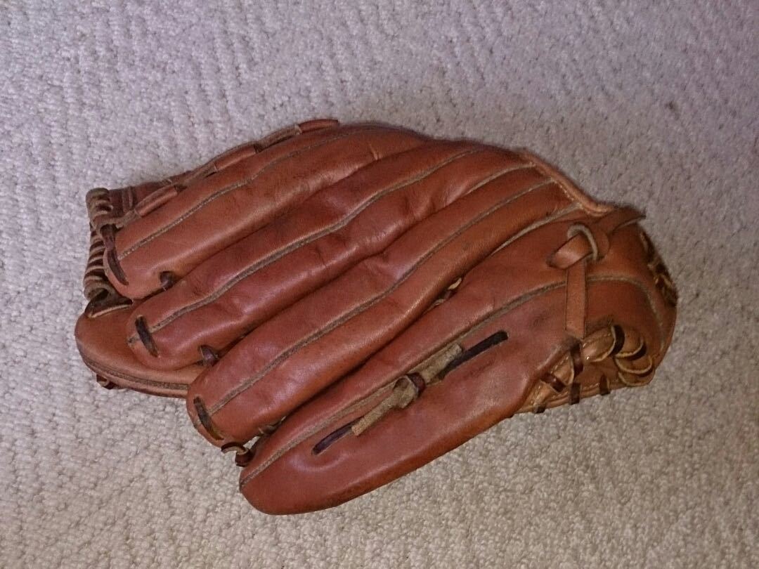 実使用グローブ。ヤクルトスワローズ スポーツ別 実使用グローブ。ヤクルトスワローズ スポーツ別