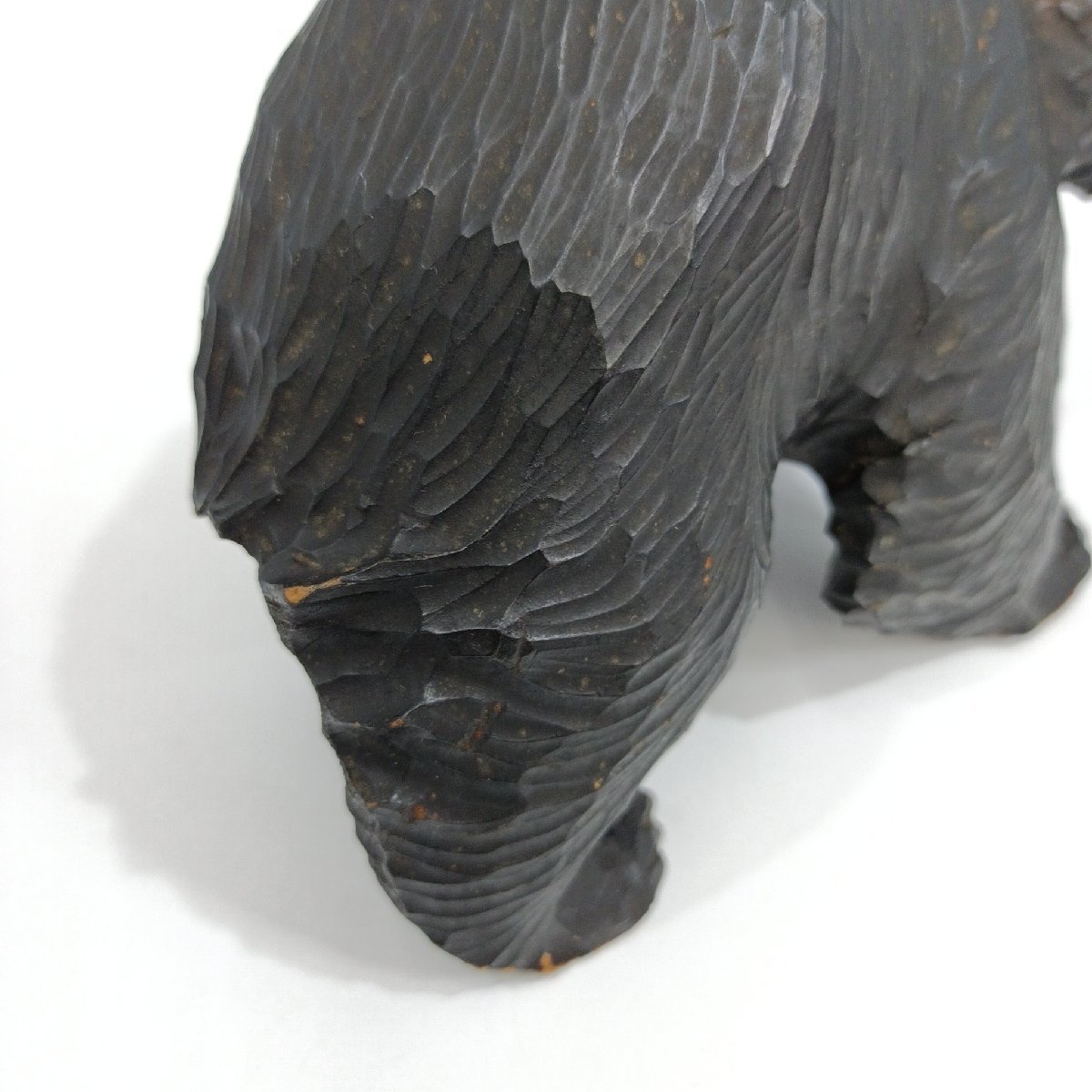 木彫り 熊 クマ 小熊 高さ１3cm 木製 ガラス目 アイヌ民芸 置物 伝統 