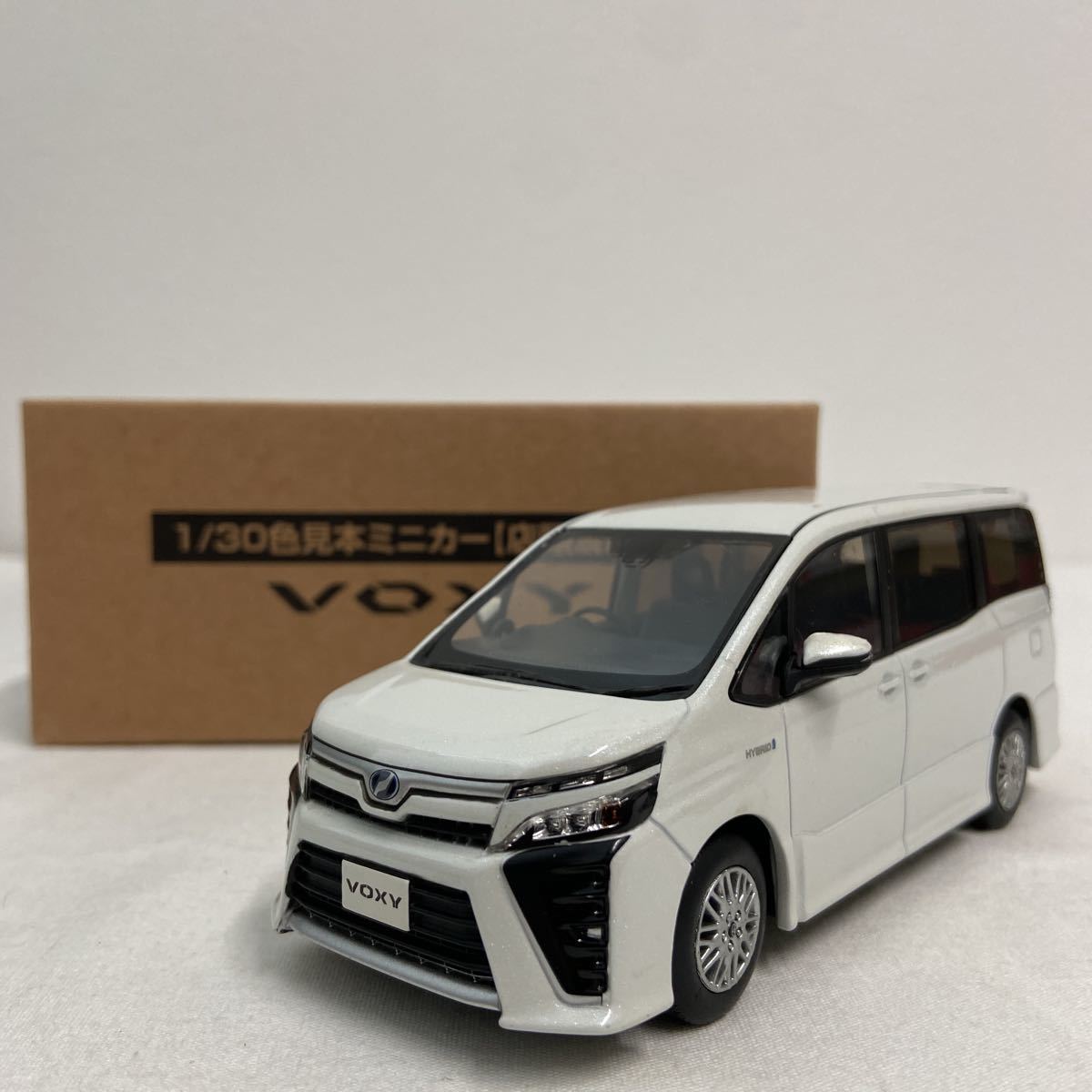 非売品 TOYOTA ディーラー特注 1/30 トヨタ ヴォクシー ホワイトパール